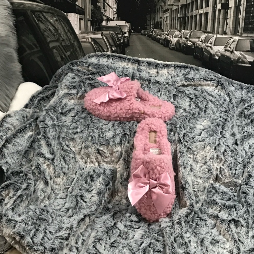 UGG slippers NWOT